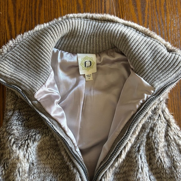 Fuda Faux Fur Knitted Back Tan Vest Size S - Picture 4 of 7